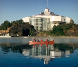 canoeing-in-front-of-science-north1